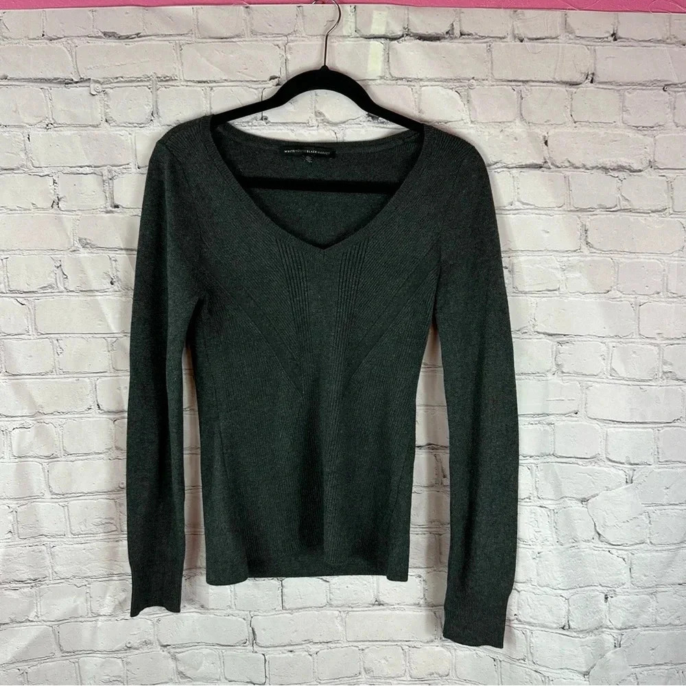White house black market WHBM ribbed V-neck sweater dark charcoal grey small
